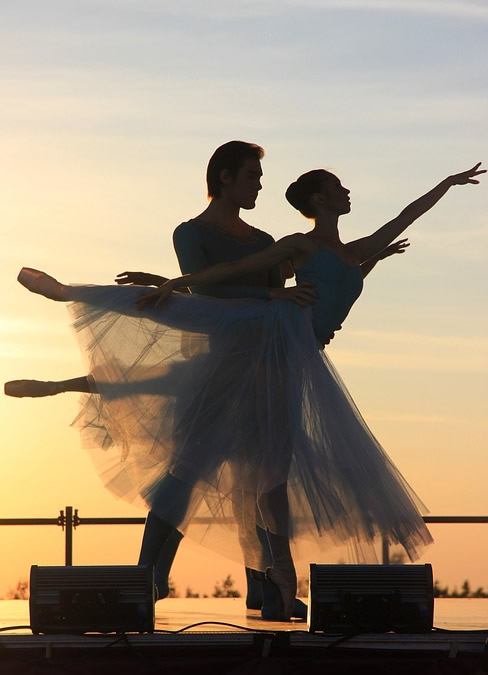 Ballet dancers practicing outdoors.