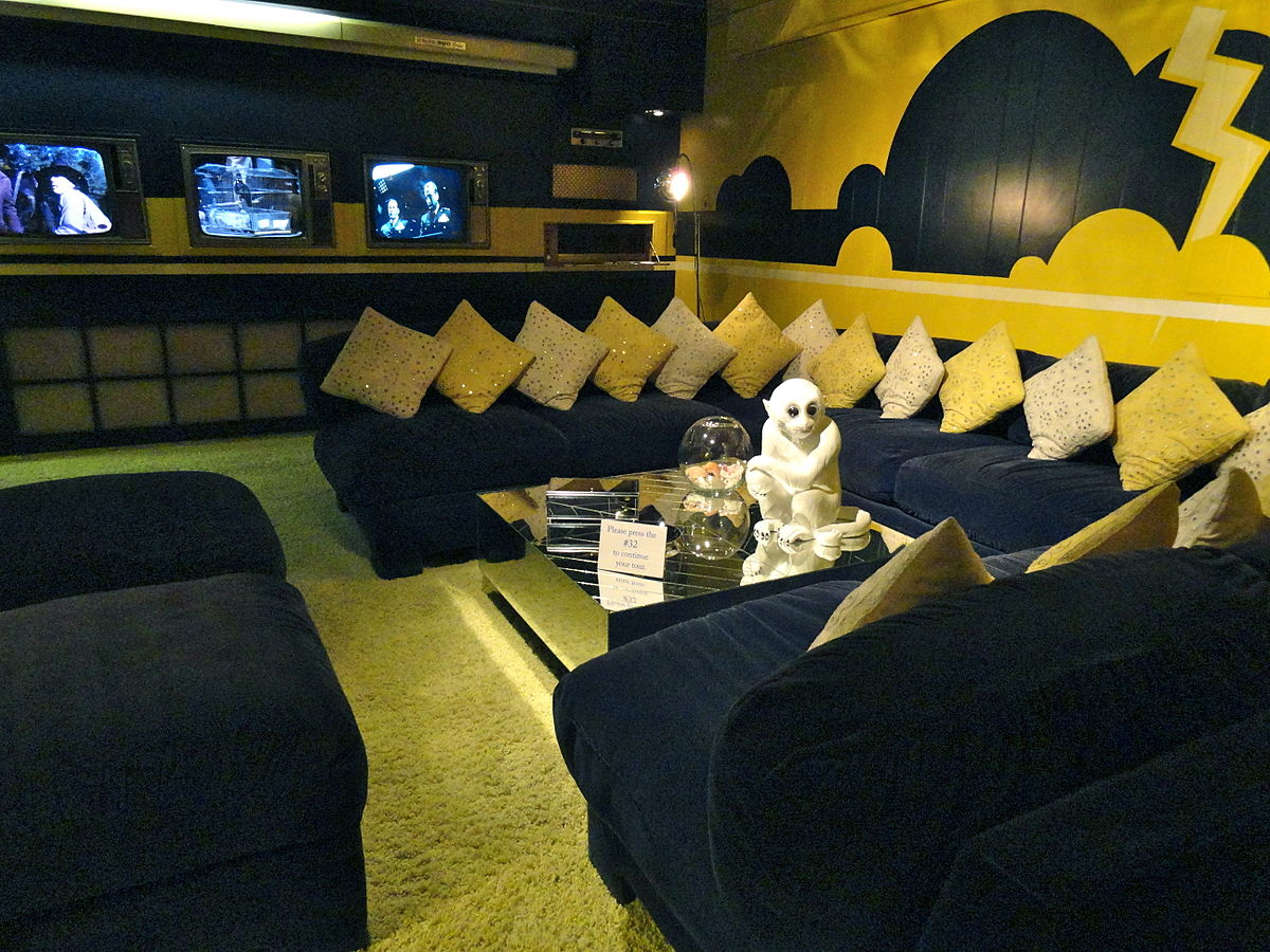 Graceland yellow TV room